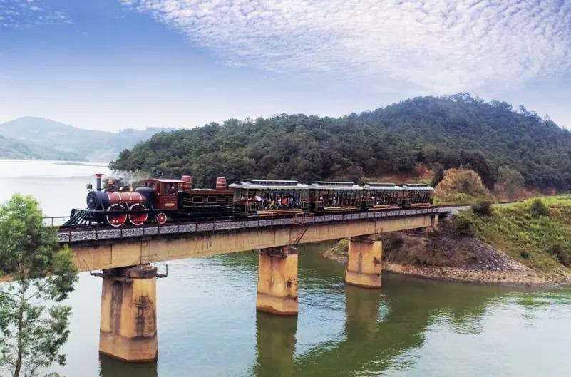 马过河旅游观光小火车.jpg