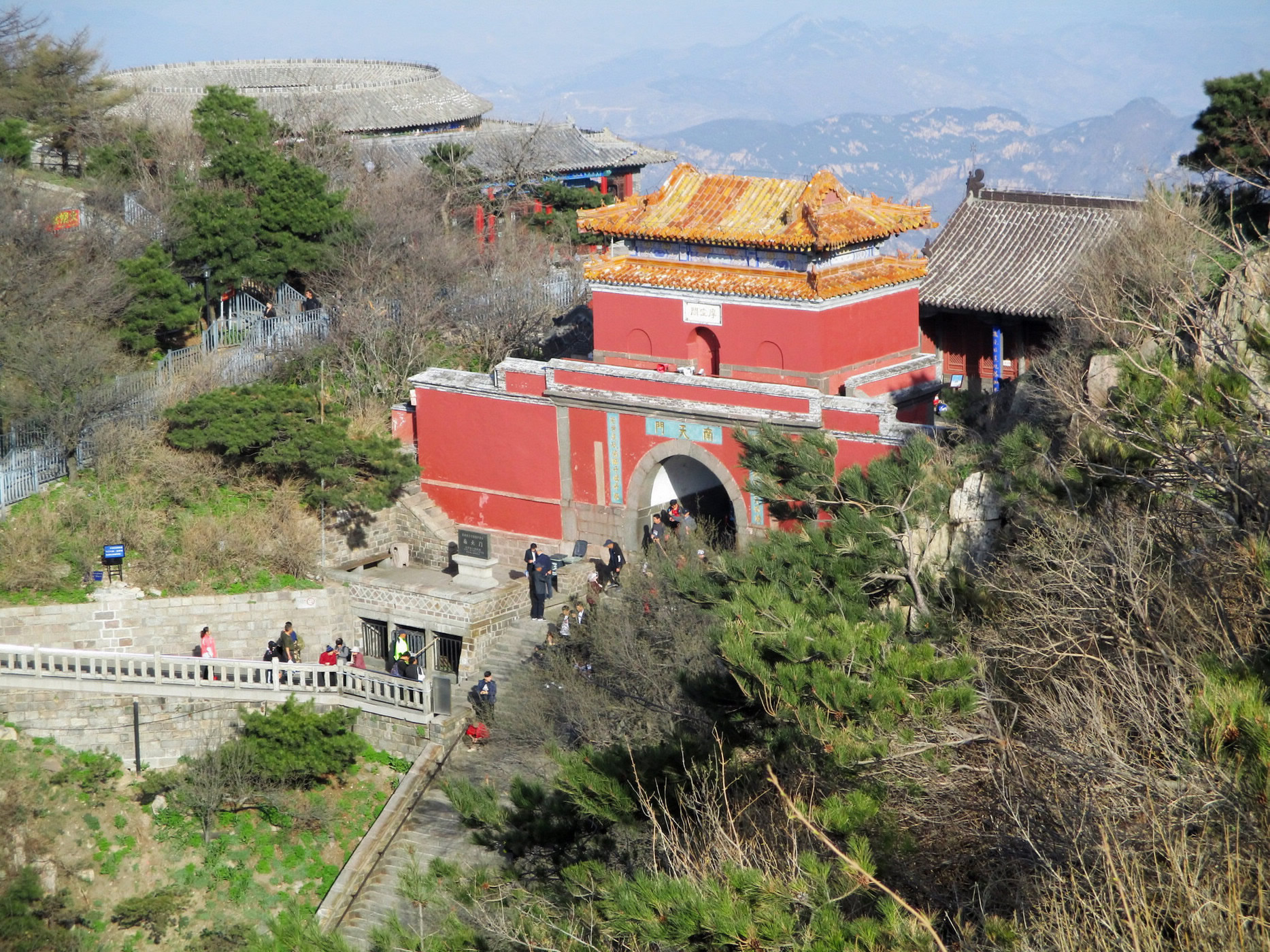 登泰山南天門